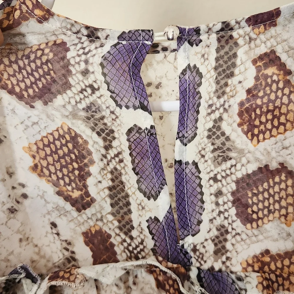 TCEC Snake Print Ruffle Top Size Small - Picture 11 of 11